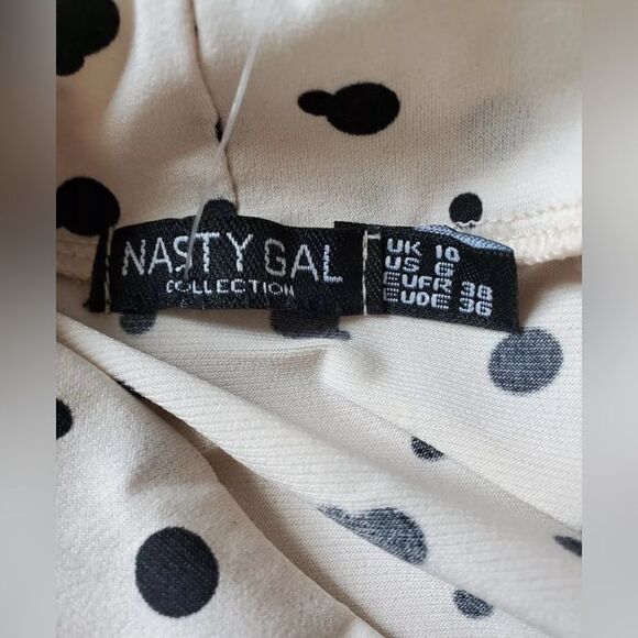 🦋EUC- Nasty Gal Tierred high neck spot smock Dress Cream color Relaxed Size 10 - Picture 5 of 9